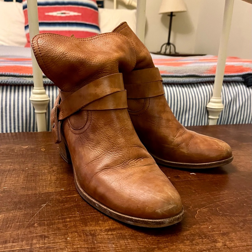 UGG Women’s Tan Leather Boots